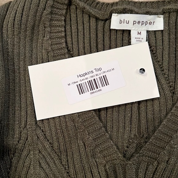 Brand New from One Loved Babe ~ Olive Green Blouse with Puffy Sleeves ~ Medium - Picture 8 of 8